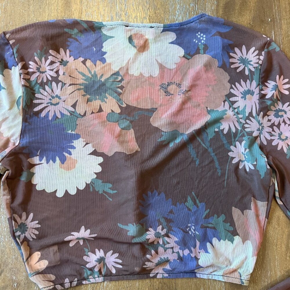 STAUD nylon floral cropped top with bell sleeve and pearl button detail - size s - Picture 5 of 7